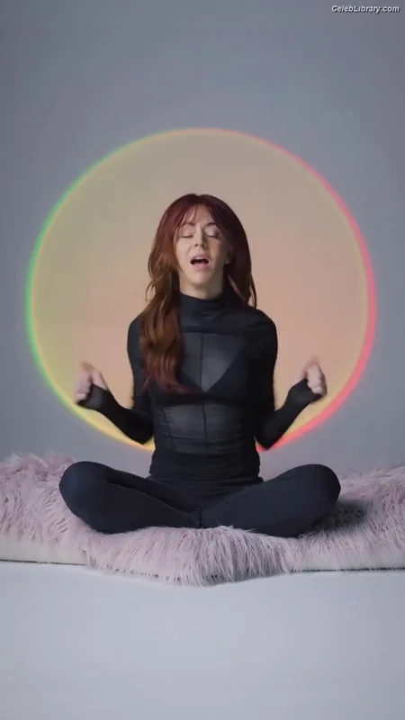 Lindsey Stirling photo 2 of 508