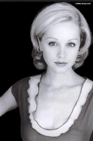 Lindy Booth photo 7 of 91