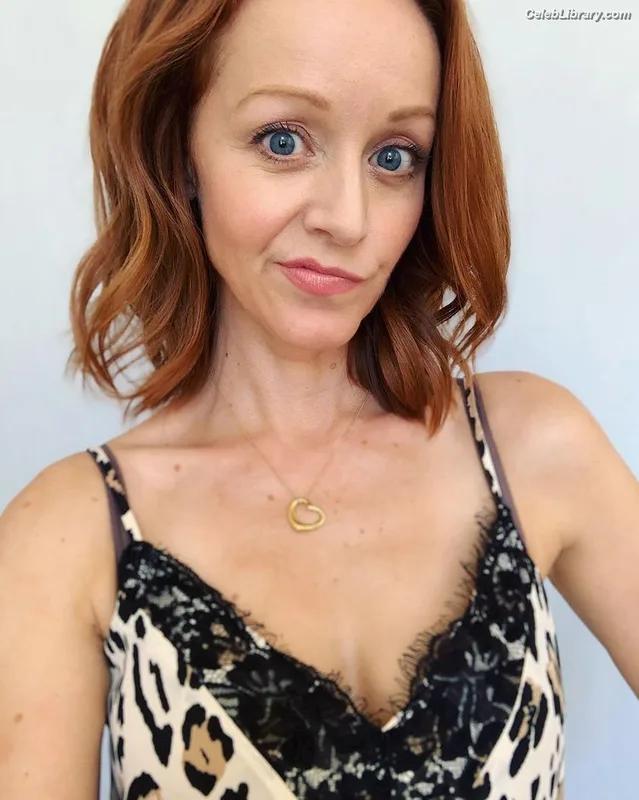 Lindy Booth photo 1 of 92