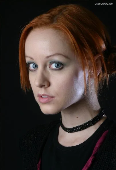Lindy Booth photo 9 of 92