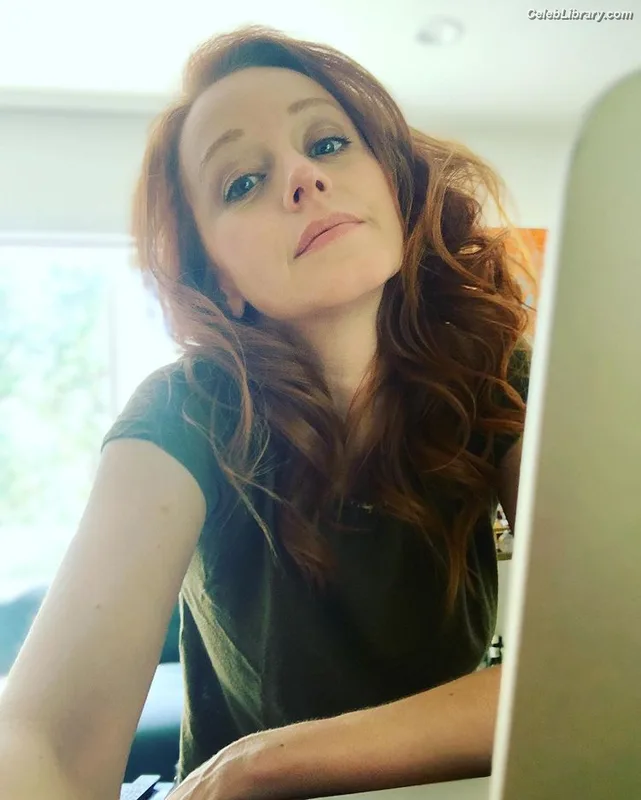 Lindy Booth photo 18 of 92