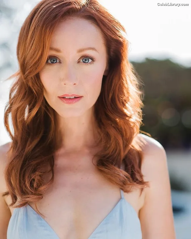 Lindy Booth photo 5 of 92