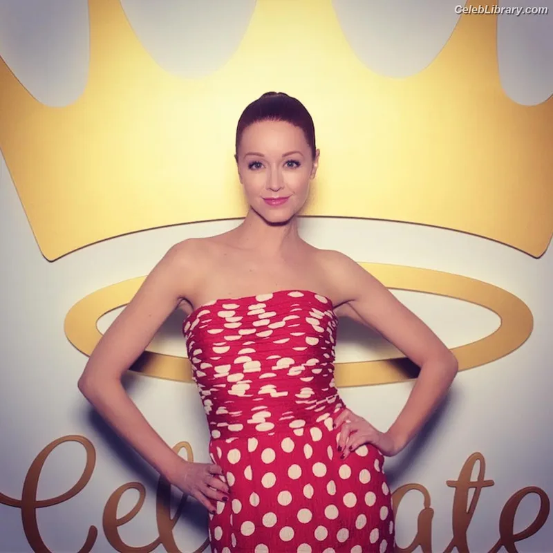 Lindy Booth photo 9 of 92