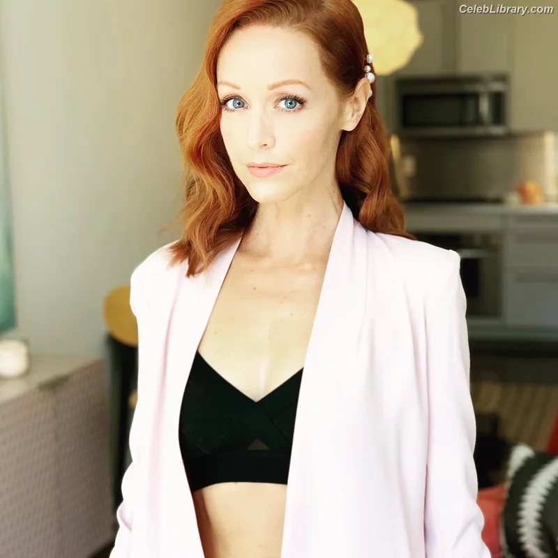 Lindy Booth photo 18 of 92