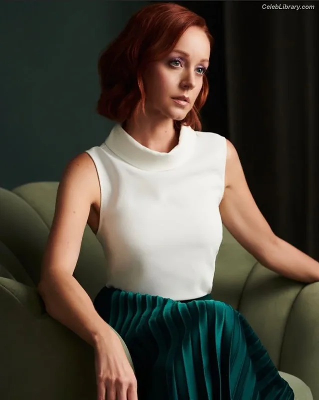 Lindy Booth photo 19 of 92