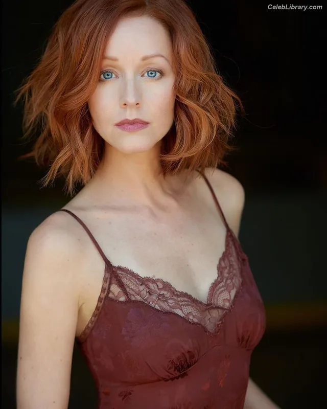 Lindy Booth photo 2 of 92
