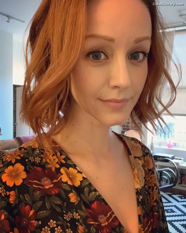 Lindy Booth photo 3 of 92