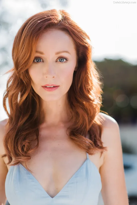Lindy Booth photo 16 of 92