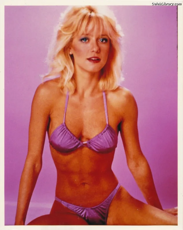 Linnea Quigley photo 5 of 13