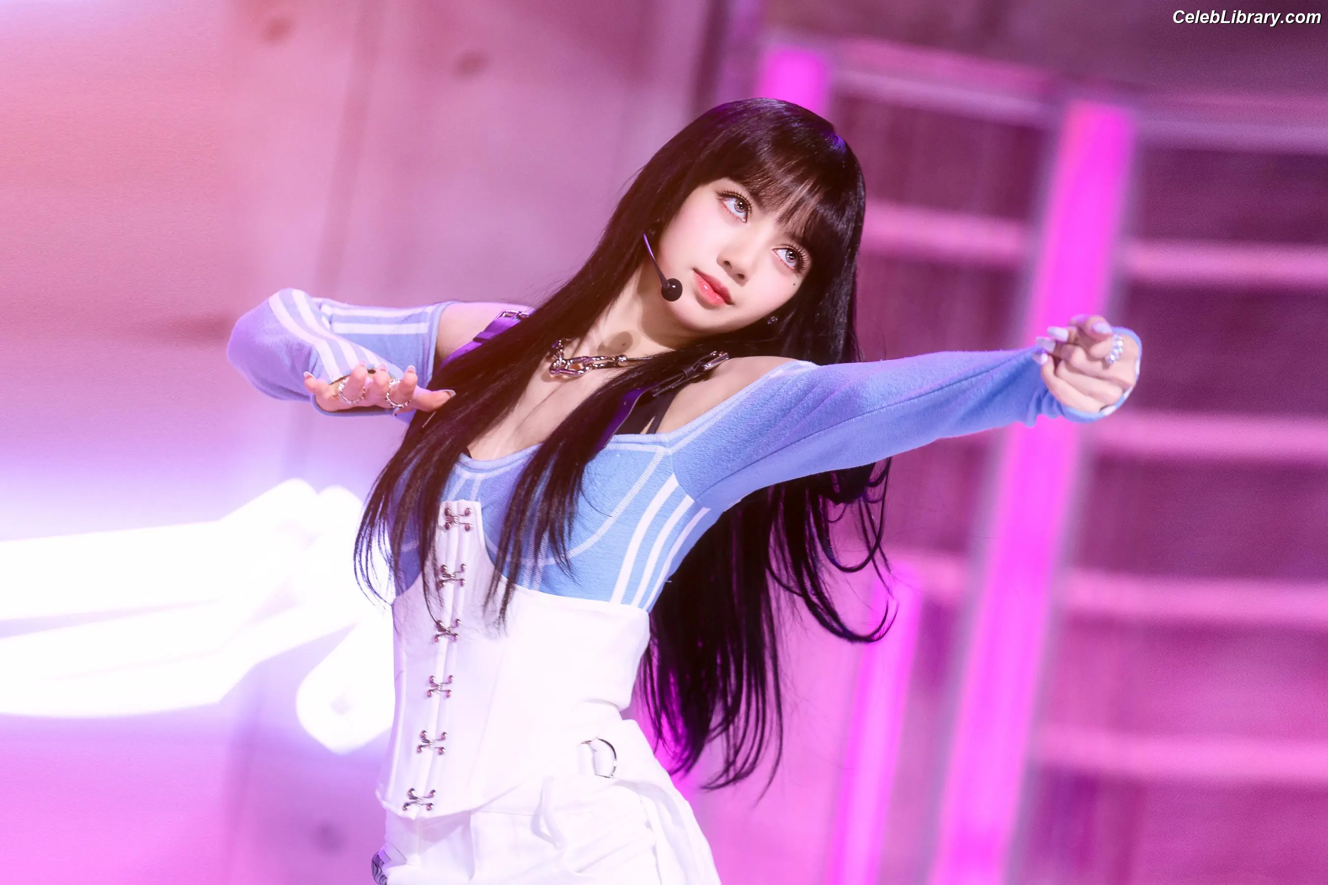 Lisa  BLΛƆKPIИK (Blackpink) photo 3 of 6182