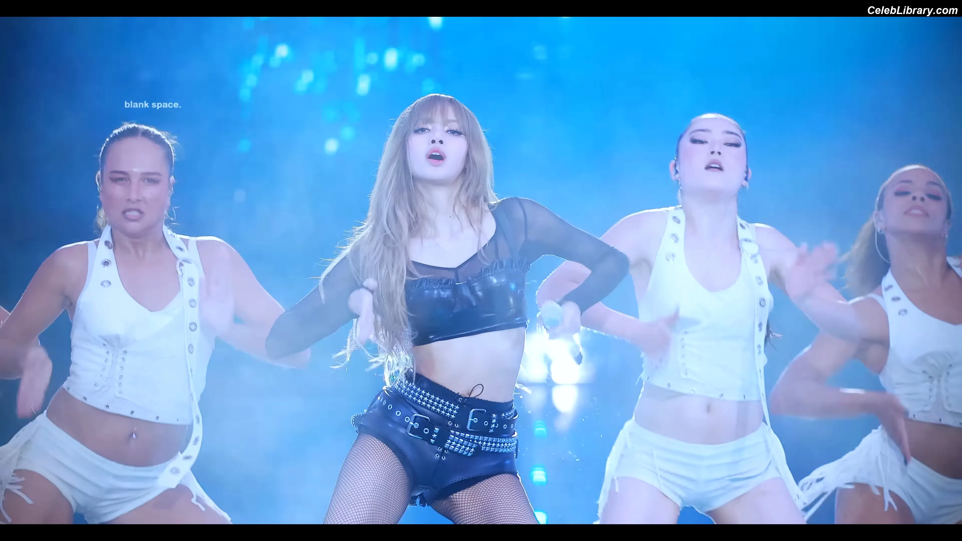 Lisa  BLΛƆKPIИK (Blackpink) photo 1 of 6182