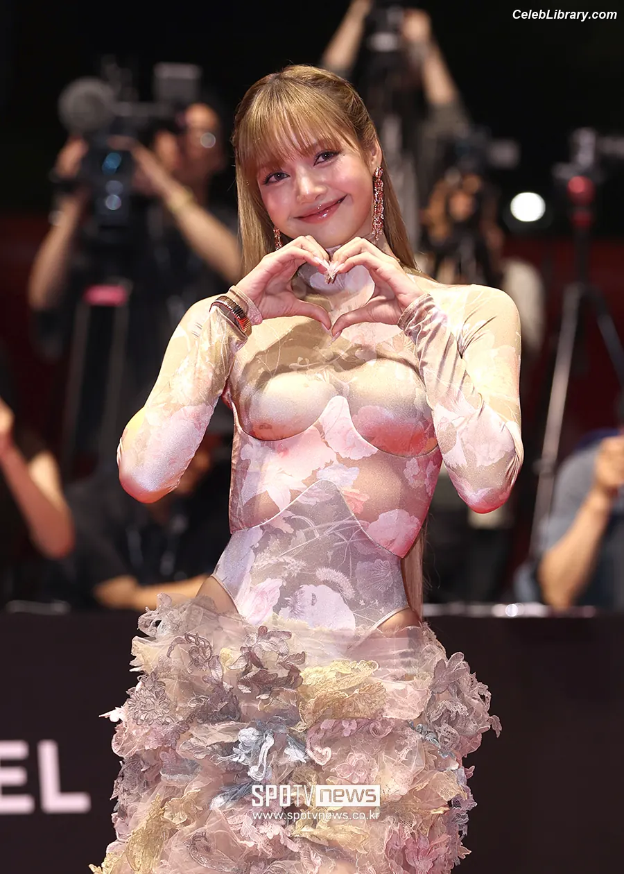 Lisa BLΛƆKPIИK (Blackpink) photo 4 of 6182