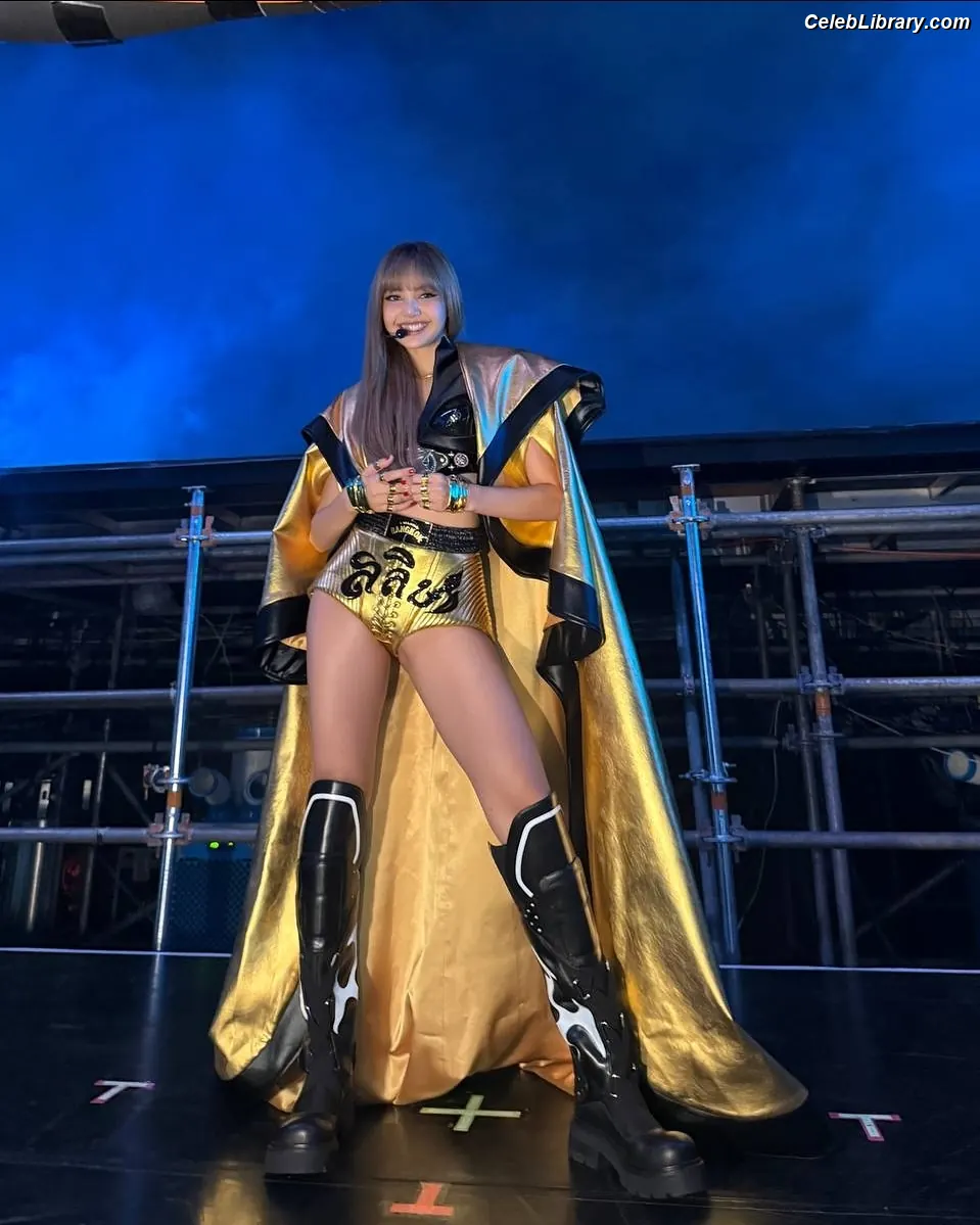 Lisa  BLΛƆKPIИK (Blackpink) photo 12 of 6182