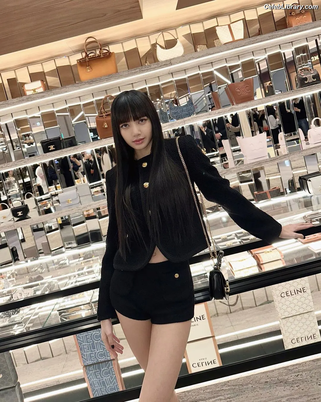 Lisa BLΛƆKPIИK (Blackpink) photo 24 of 6182