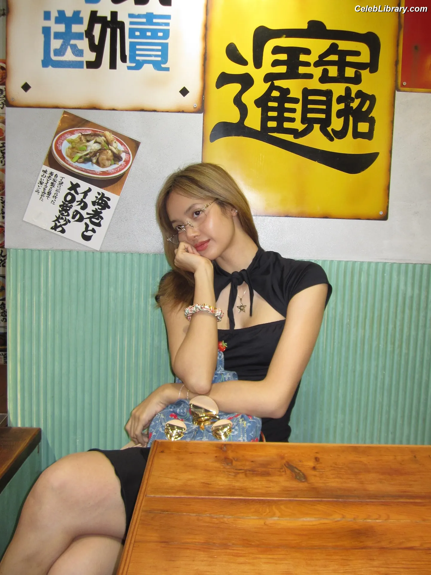  photo 2 of 0