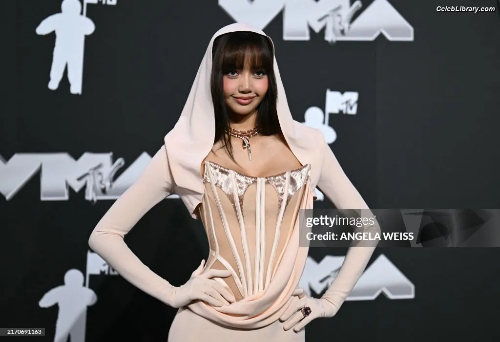 Lisa  BLΛƆKPIИK (Blackpink) photo 2 of 6182
