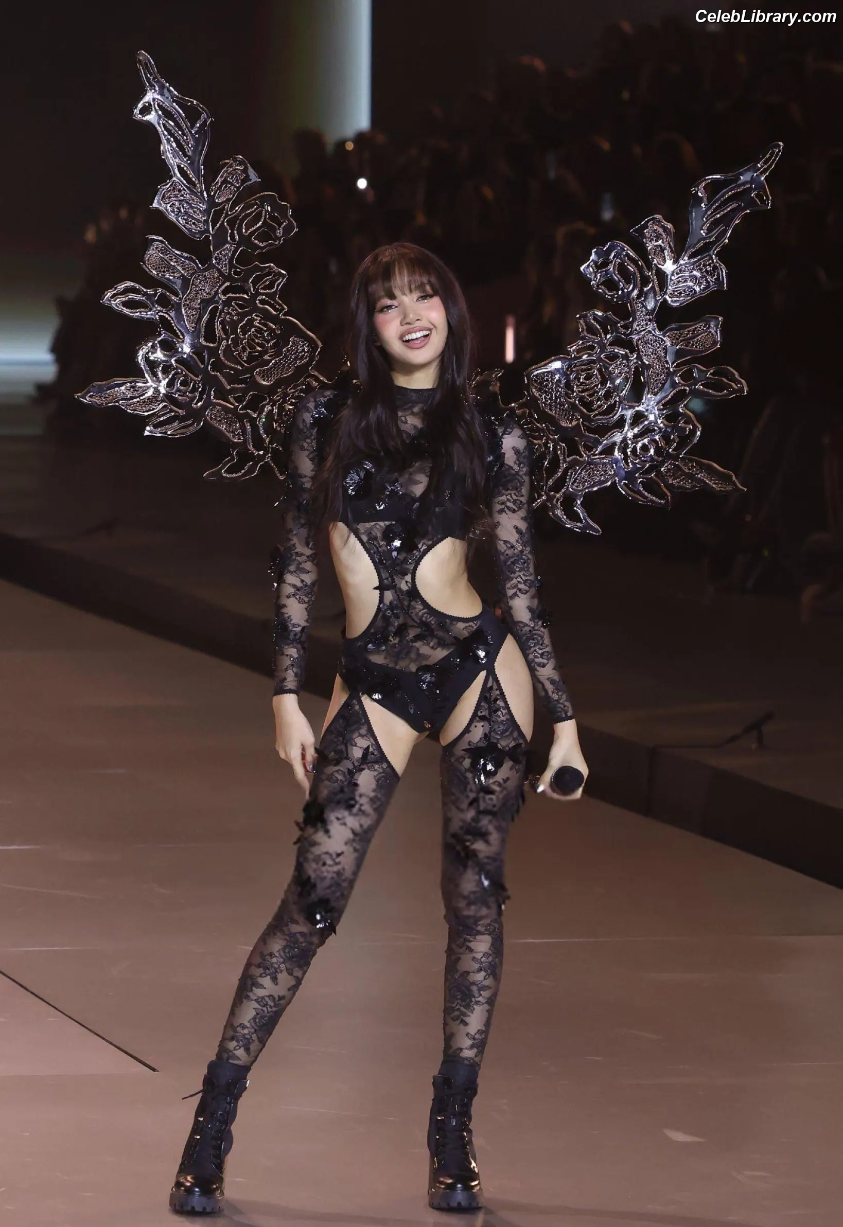Lisa BLΛƆKPIИK (Blackpink) photo 16 of 6182