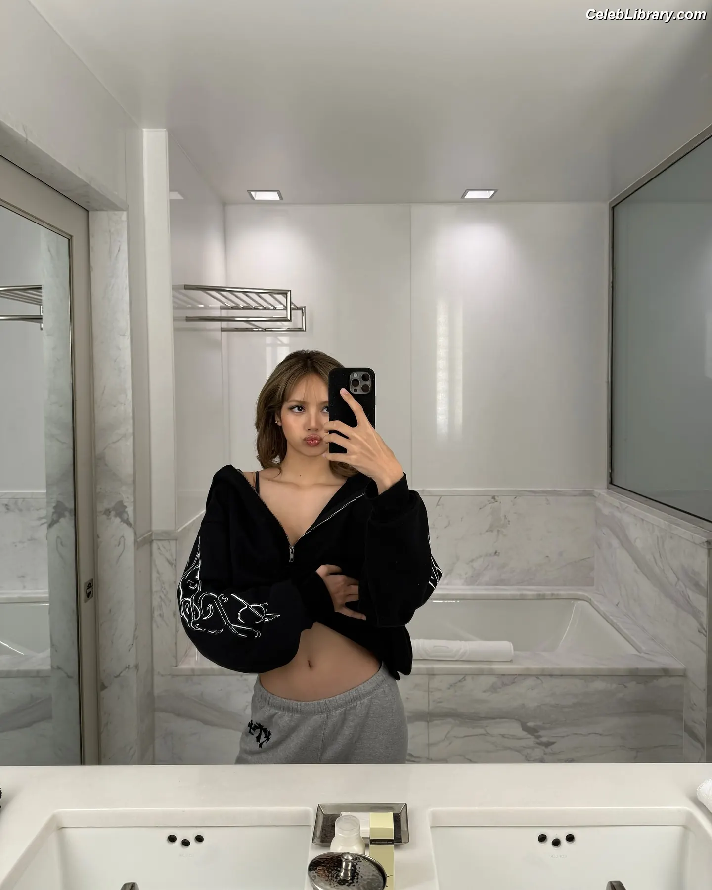 Lisa  BLΛƆKPIИK (Blackpink) photo 17 of 6182