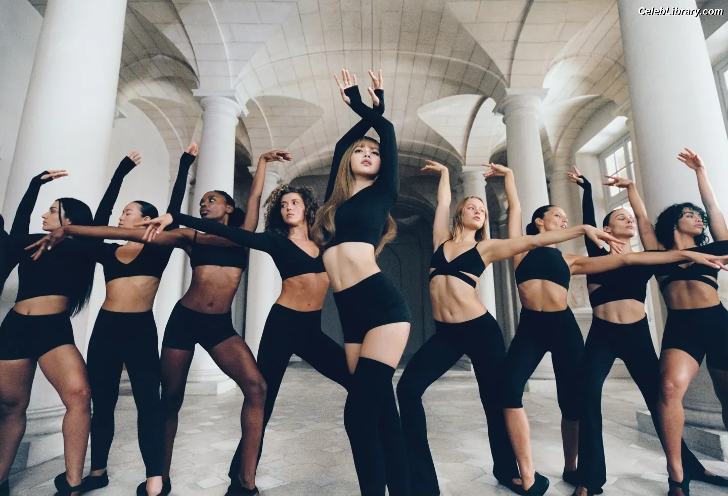 Lisa  BLΛƆKPIИK (Blackpink) photo 19 of 6182