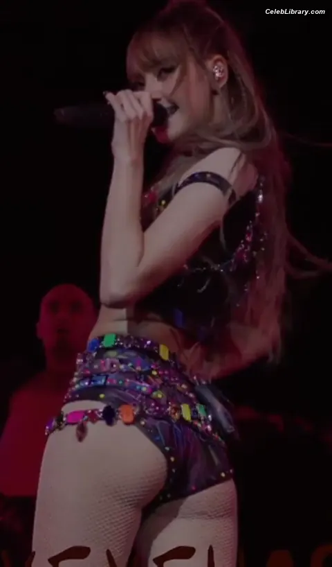 Lisa  BLΛƆKPIИK (Blackpink) photo 20 of 6182