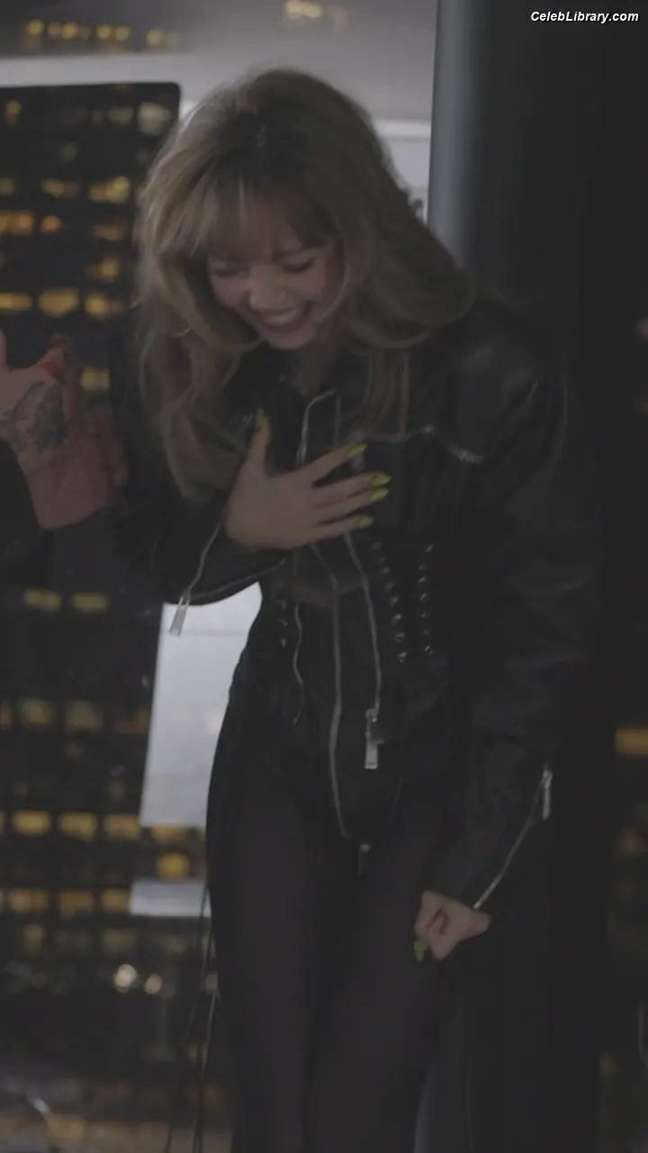 Lisa  BLΛƆKPIИK (Blackpink) photo 2 of 6182