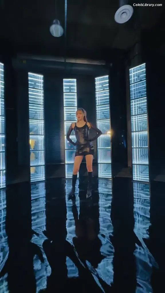 Lisa  BLΛƆKPIИK (Blackpink) photo 19 of 6182