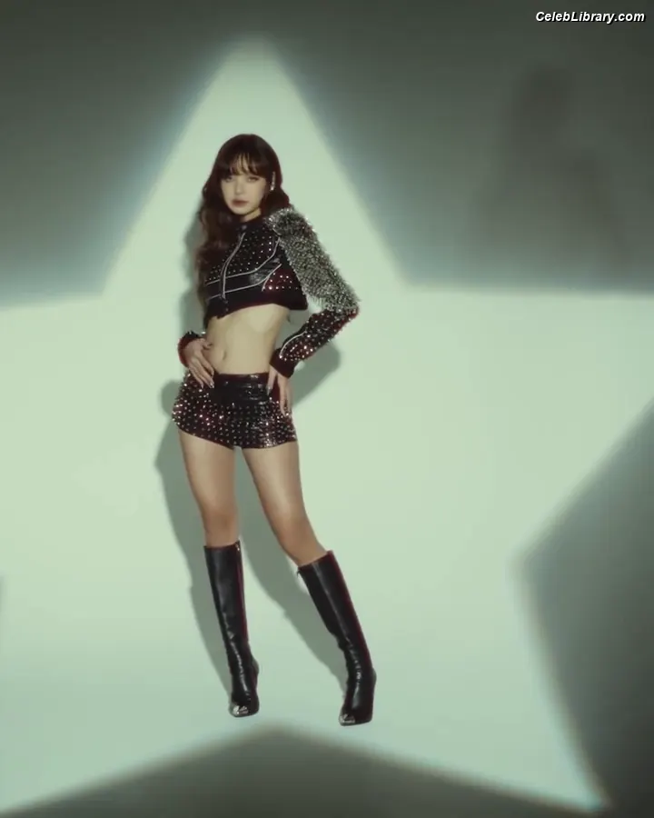 Lisa BLΛƆKPIИK (Blackpink) photo 13 of 6182
