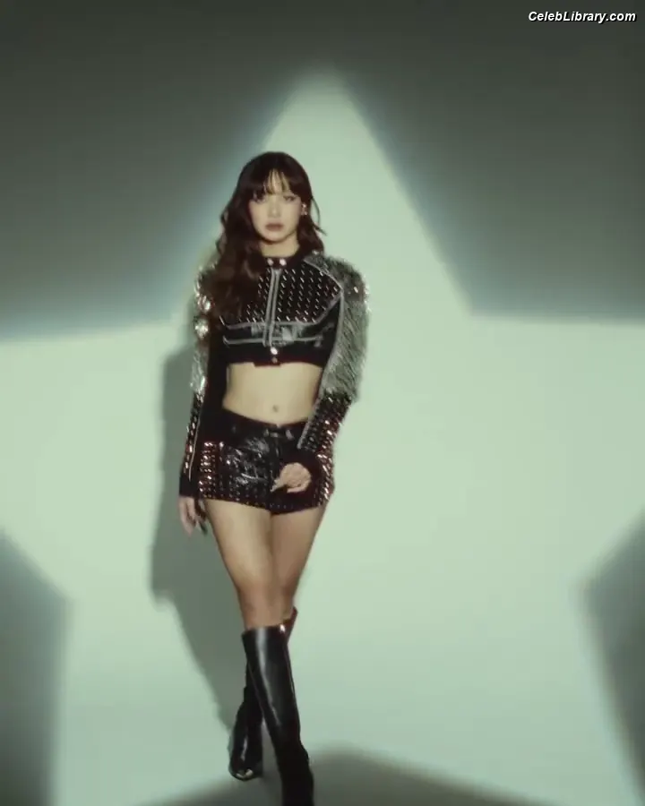 Lisa BLΛƆKPIИK (Blackpink) photo 15 of 6182