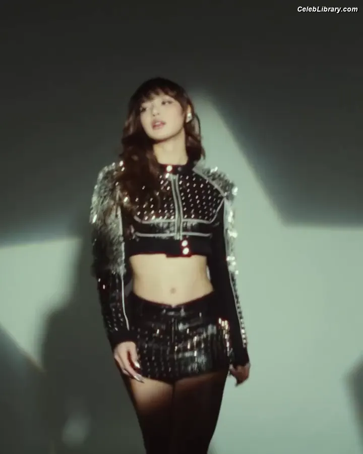 Lisa BLΛƆKPIИK (Blackpink) photo 18 of 6182