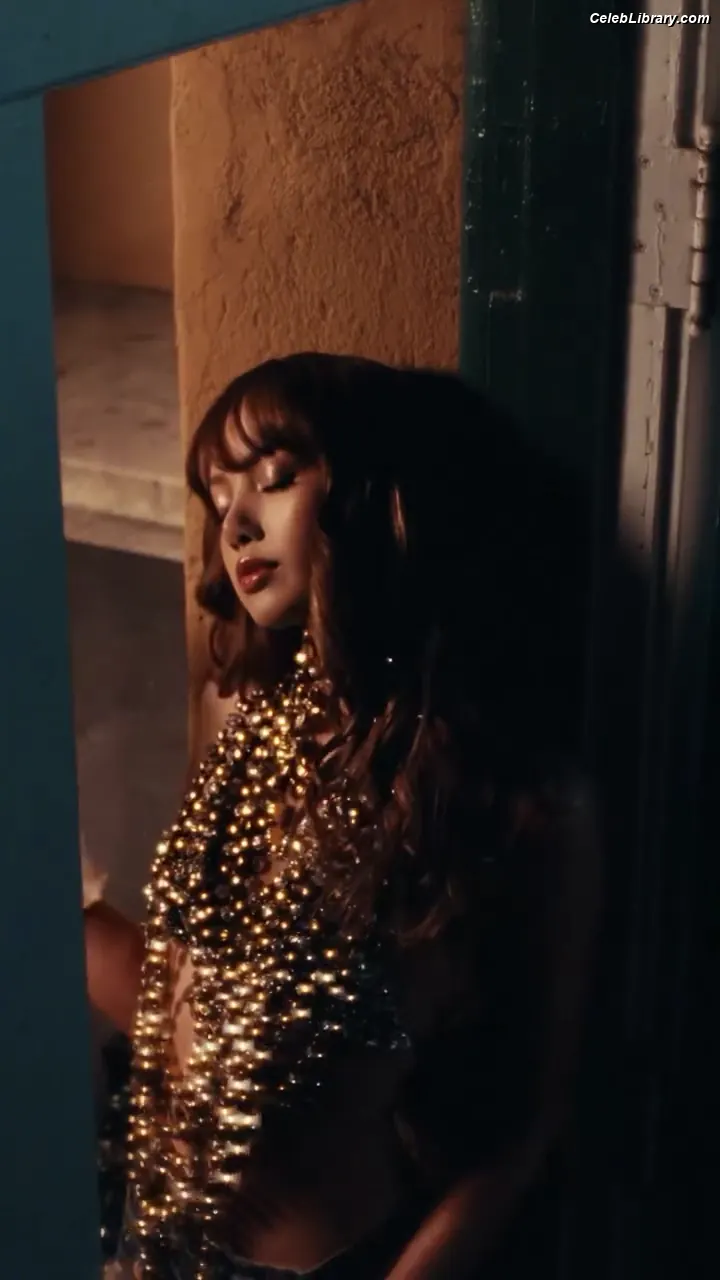 Lisa  BLΛƆKPIИK (Blackpink) photo 1 of 6182