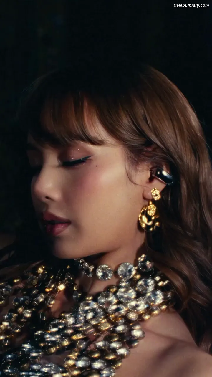 Lisa  BLΛƆKPIИK (Blackpink) photo 3 of 6182