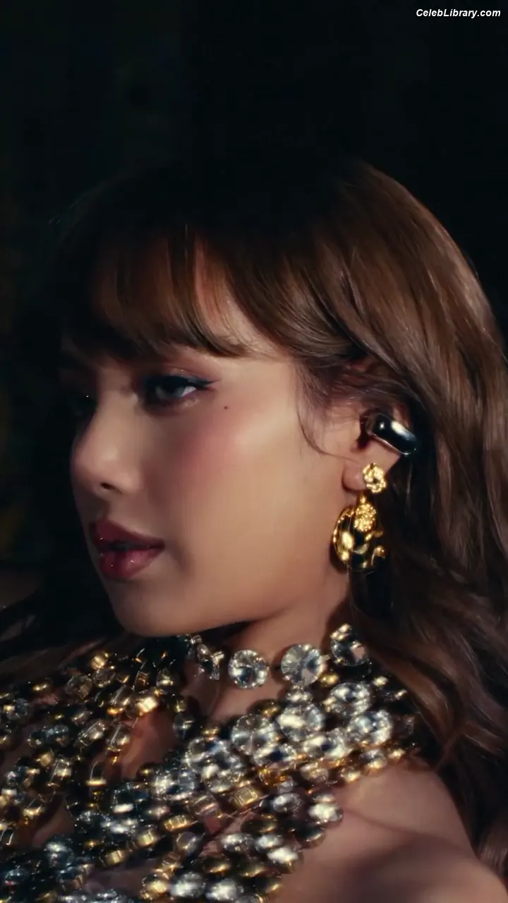 Lisa  BLΛƆKPIИK (Blackpink) photo 4 of 6182