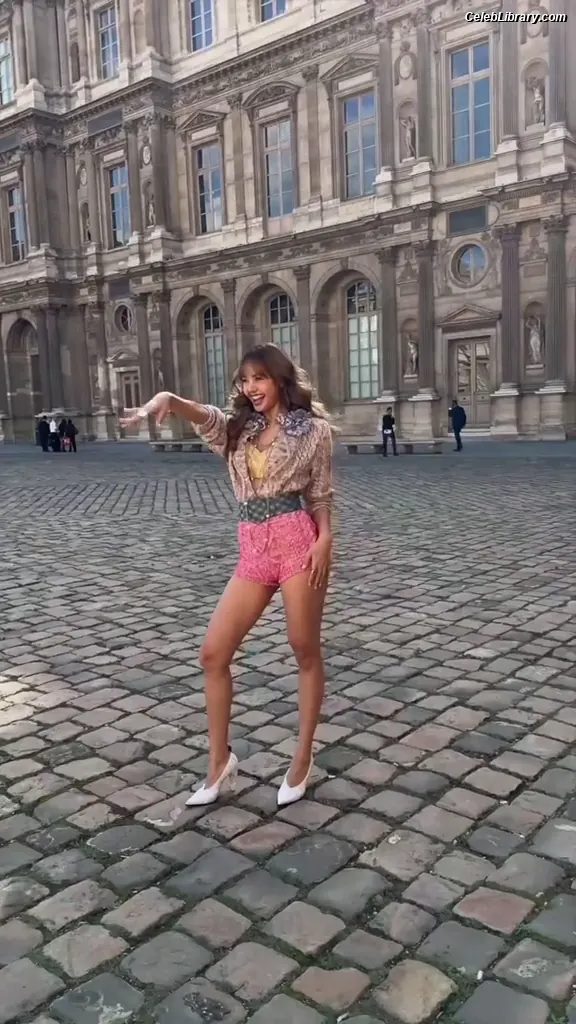 Lisa  BLΛƆKPIИK (Blackpink) photo 13 of 6182