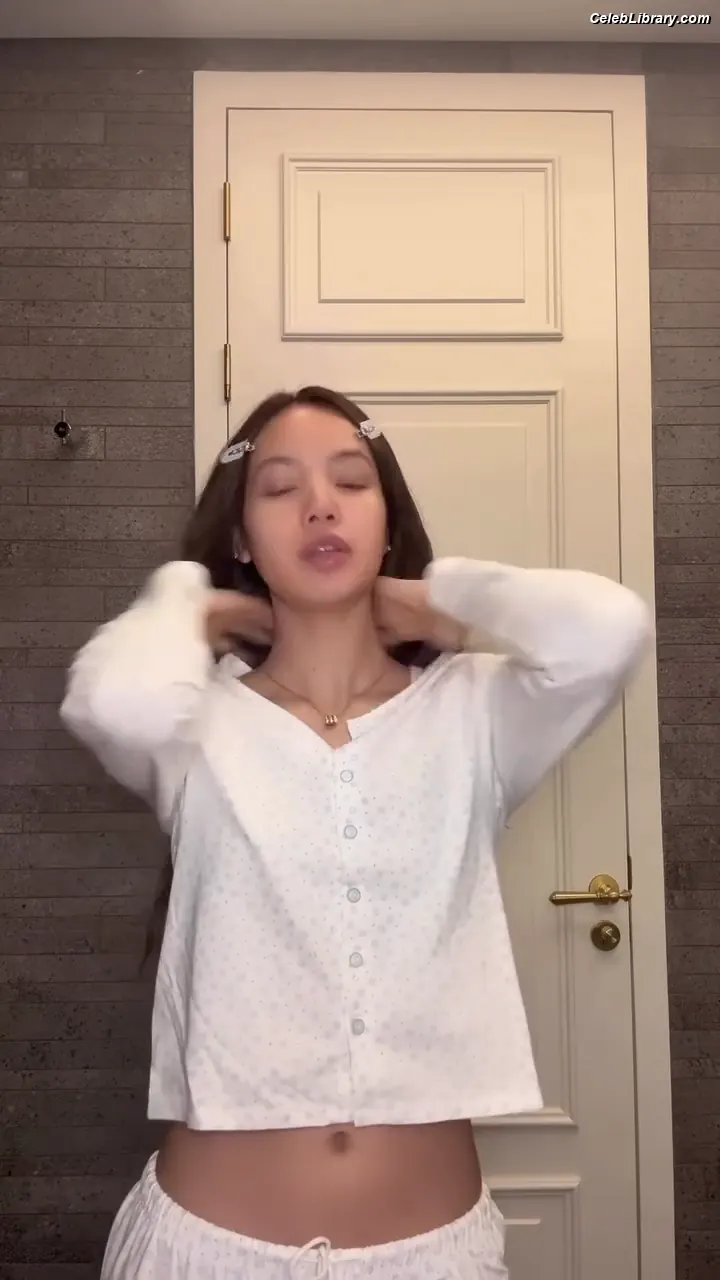 Lisa  BLΛƆKPIИK (Blackpink) photo 3 of 6182