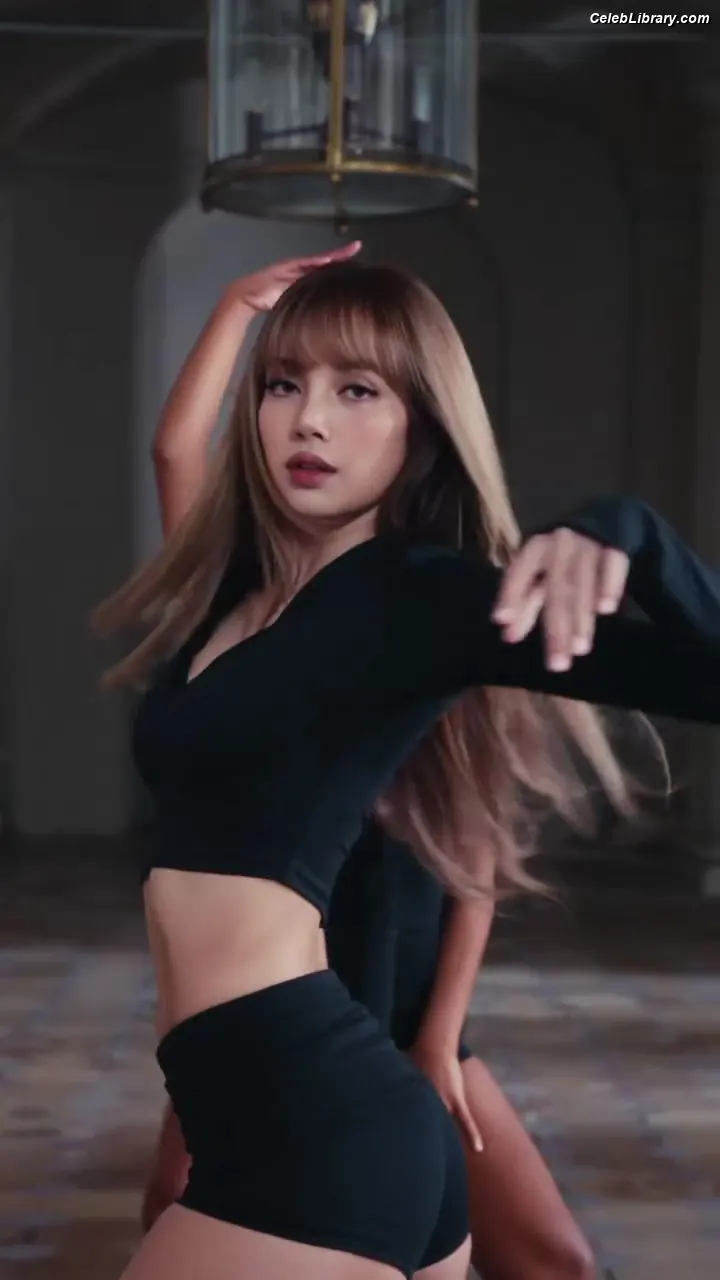 Lisa  BLΛƆKPIИK (Blackpink) photo 10 of 6182