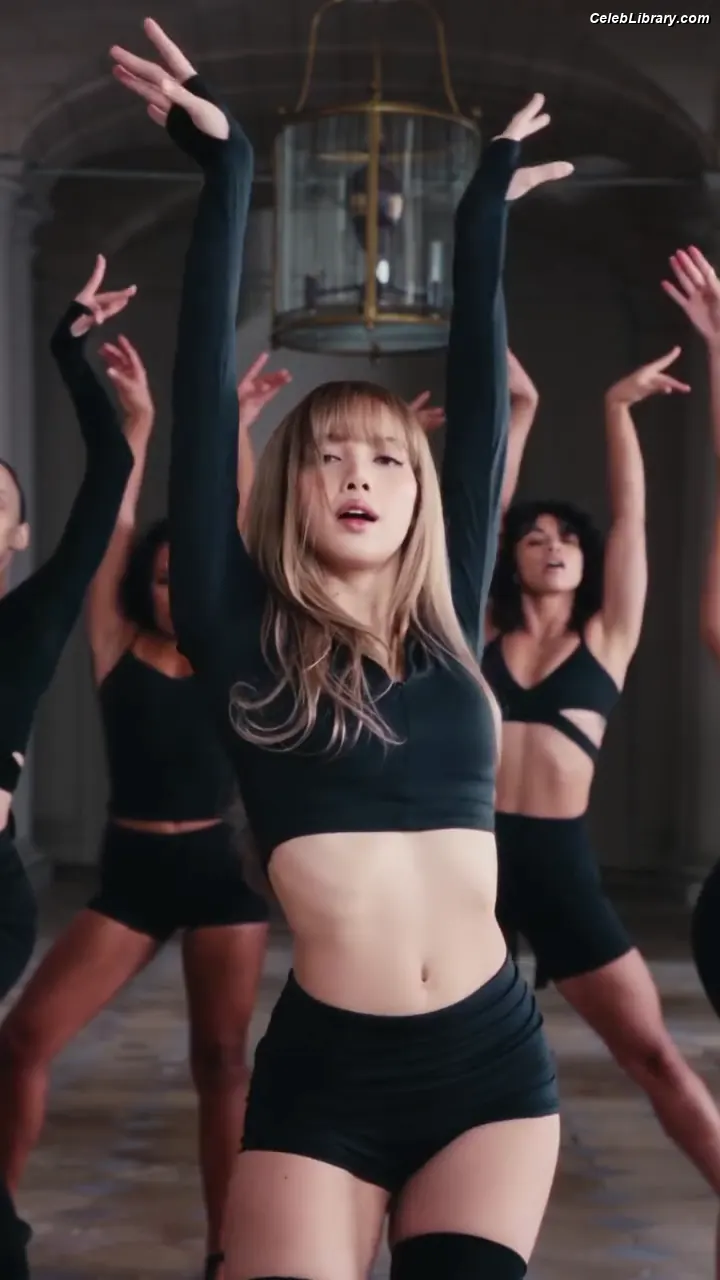 Lisa  BLΛƆKPIИK (Blackpink) photo 12 of 6182