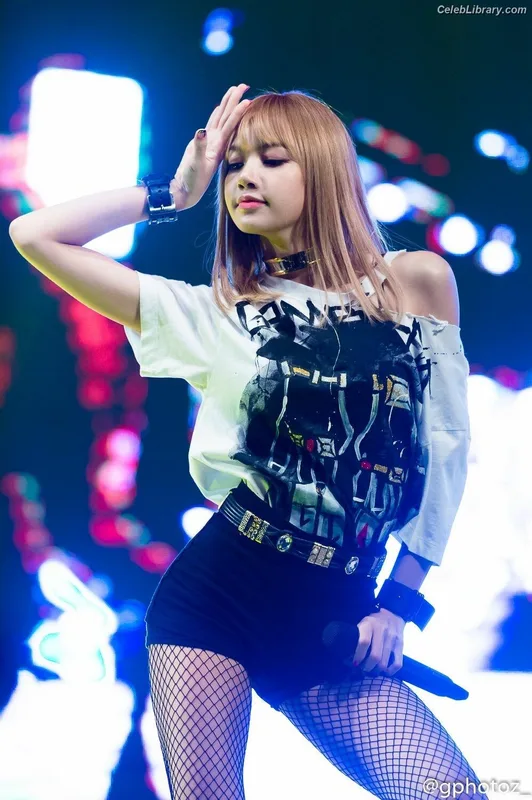 Lisa  BLΛƆKPIИK (Blackpink) photo 14 of 6190