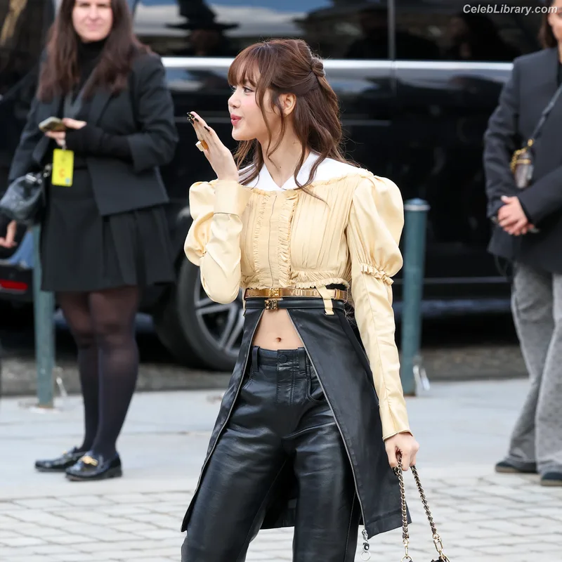 Lisa BLΛƆKPIИK (Blackpink) photo 13 of 6190