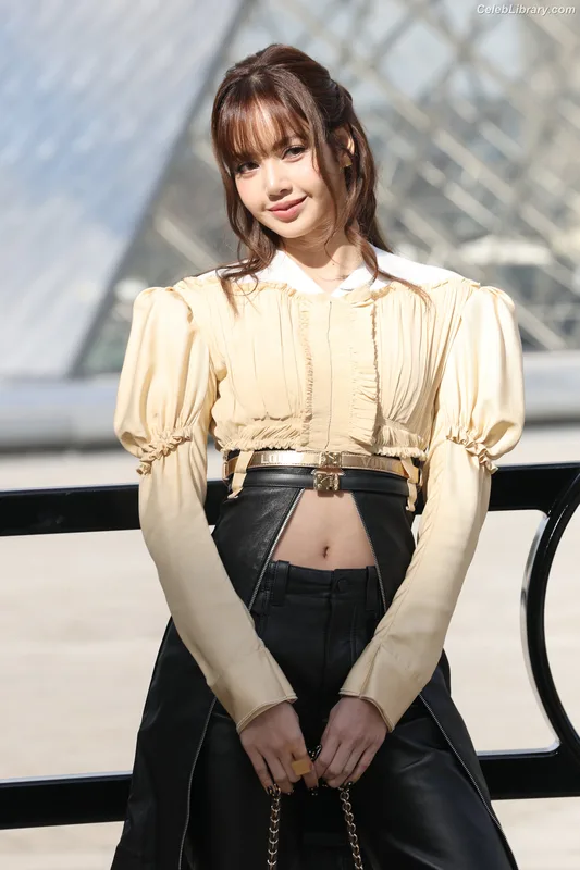 Lisa BLΛƆKPIИK (Blackpink) photo 15 of 6190