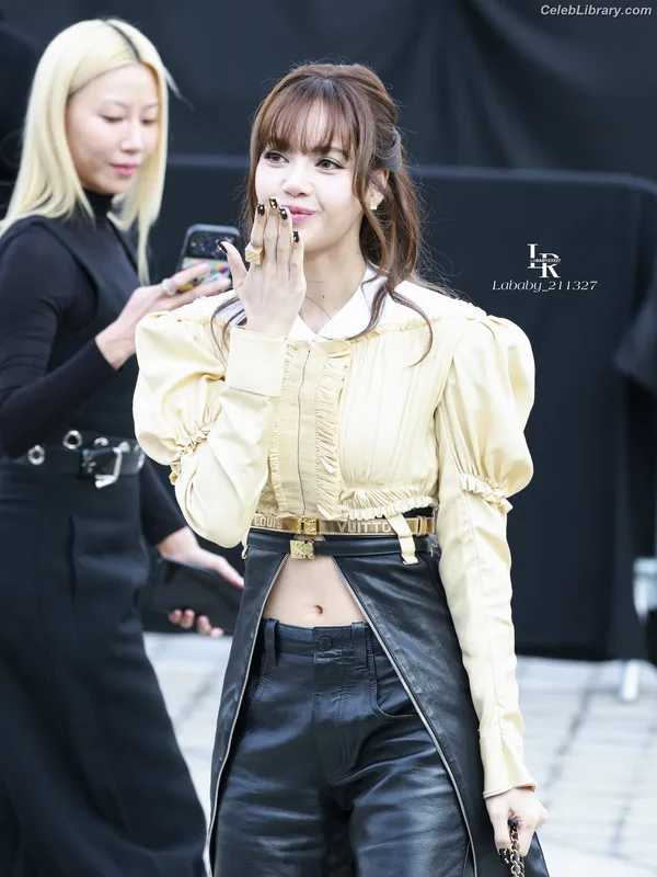 Lisa BLΛƆKPIИK (Blackpink) photo 22 of 6190