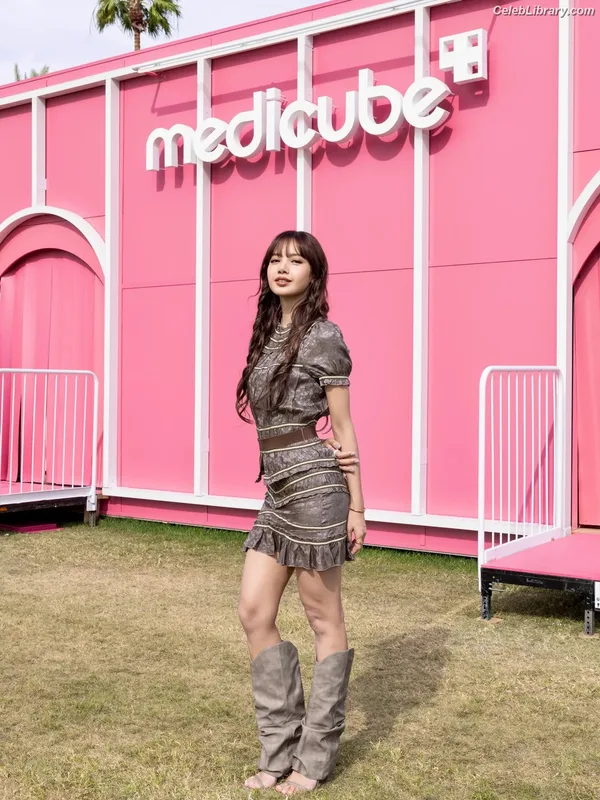 Lisa BLΛƆKPIИK (Blackpink) photo 24 of 6190