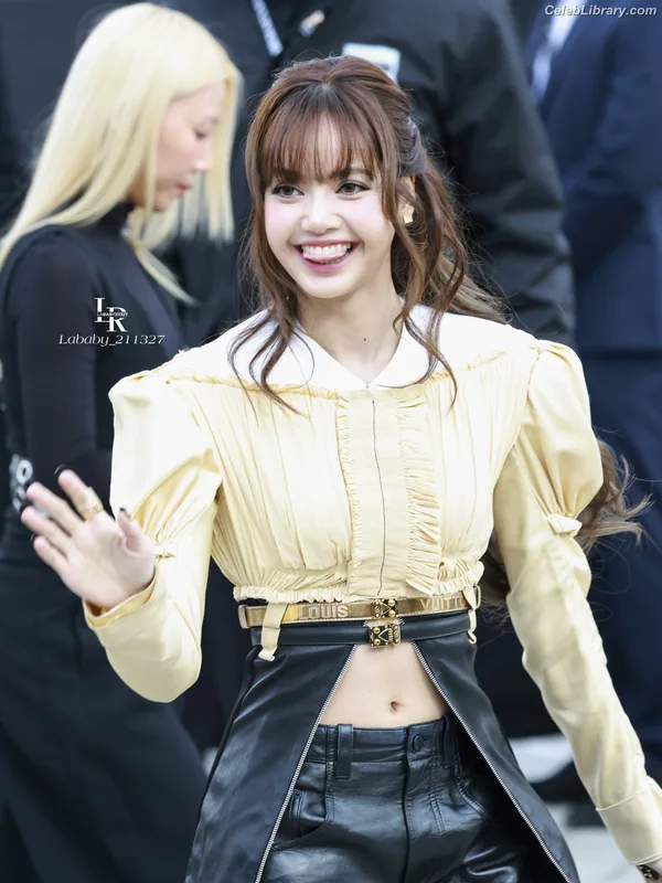 Lisa BLΛƆKPIИK (Blackpink) photo 1 of 6190