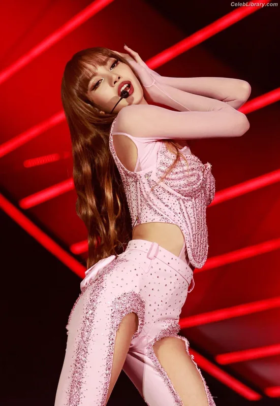 Lisa BLΛƆKPIИK (Blackpink) photo 18 of 6190