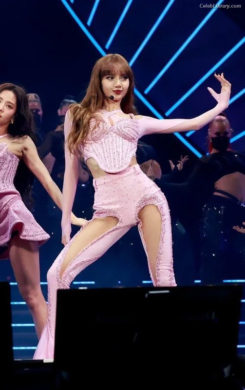 Lisa BLΛƆKPIИK (Blackpink) photo 21 of 6190