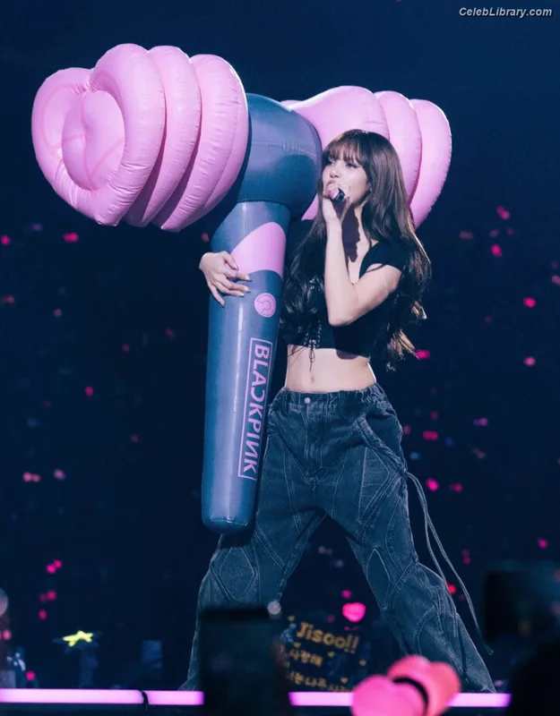 Lisa  BLΛƆKPIИK (Blackpink) photo 14 of 6190