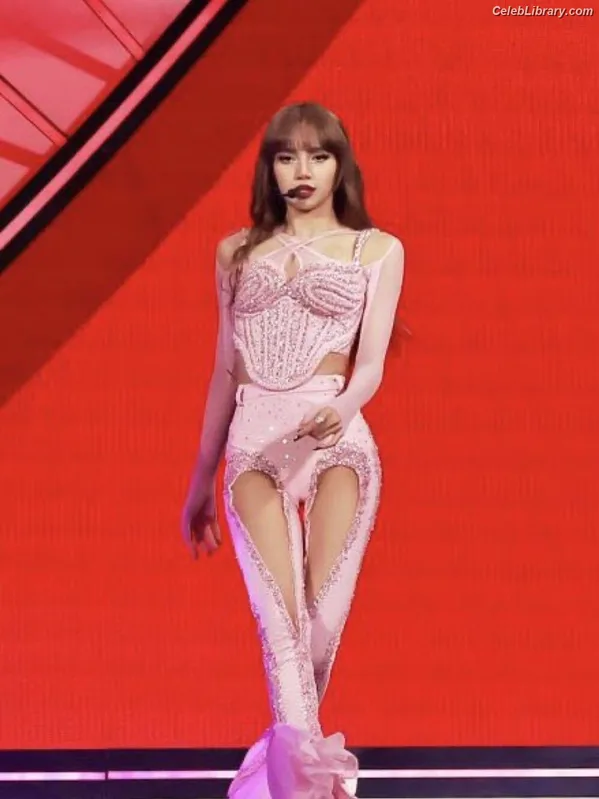 Lisa  BLΛƆKPIИK (Blackpink) photo 15 of 6190