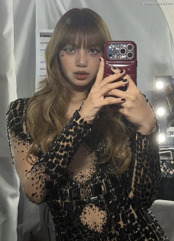 Lisa  BLΛƆKPIИK (Blackpink) photo 16 of 6190