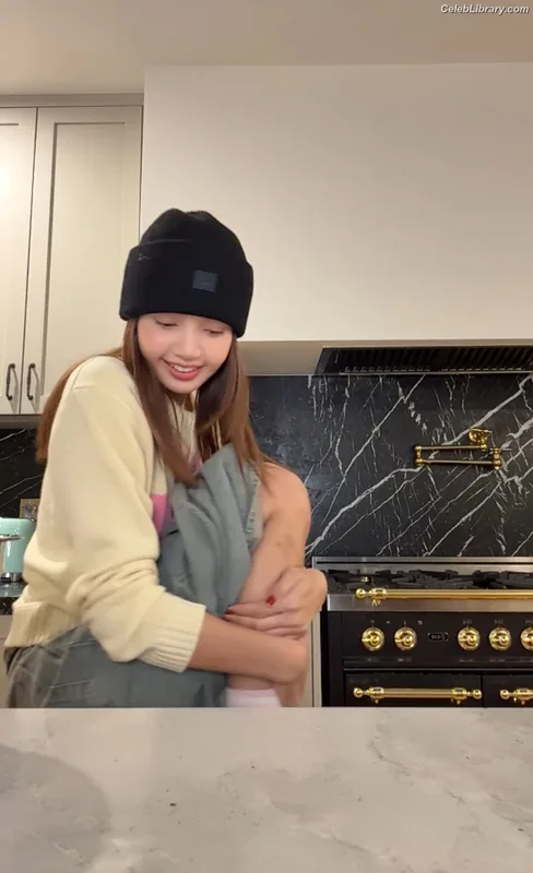 Lisa  BLΛƆKPIИK (Blackpink) photo 16 of 6190
