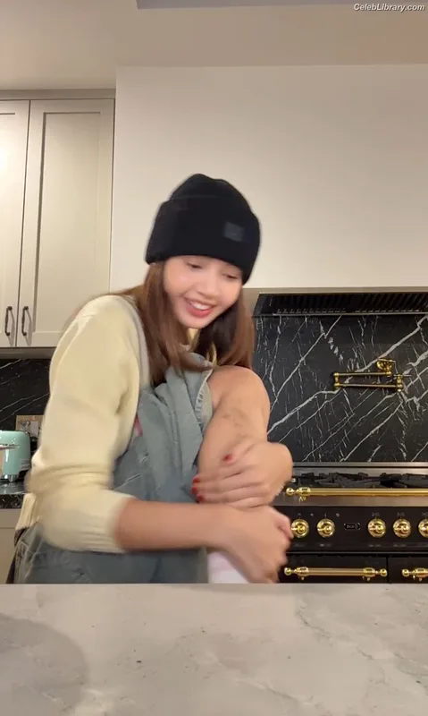 Lisa  BLΛƆKPIИK (Blackpink) photo 17 of 6190