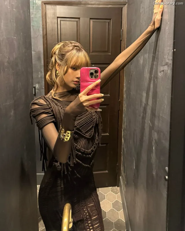 Lisa  BLΛƆKPIИK (Blackpink) photo 21 of 6190